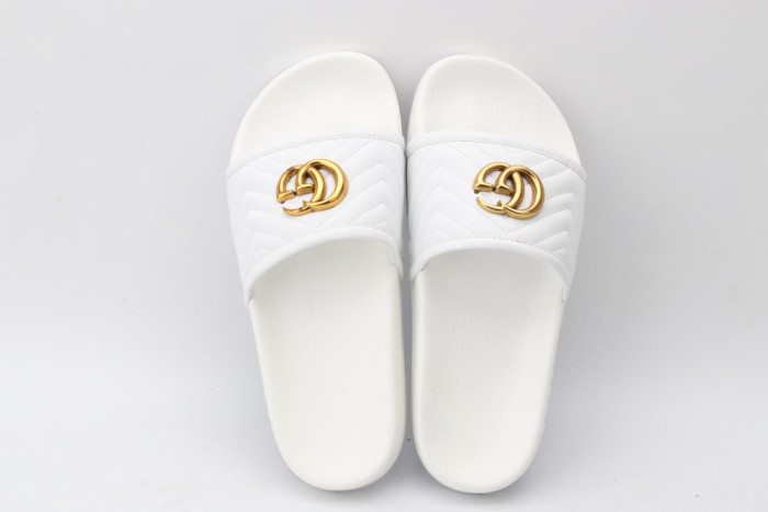G*u*i slippers