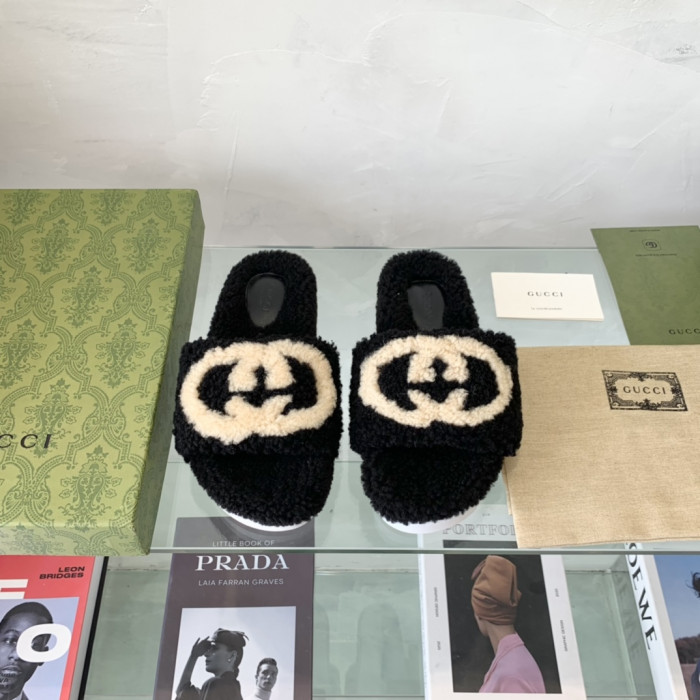 G*u*i slipper