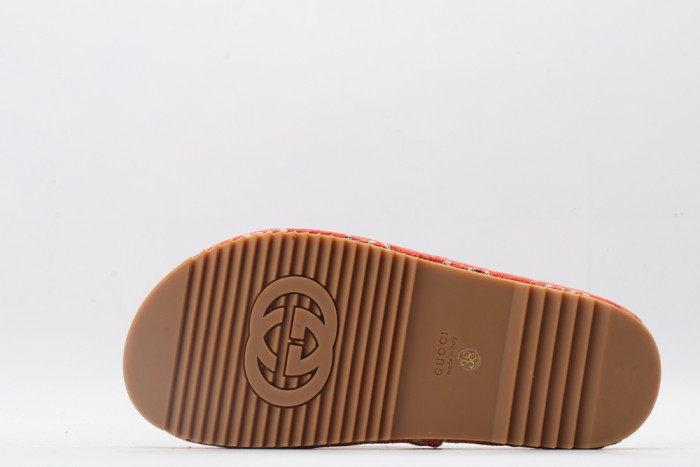 G*u*i slippers
