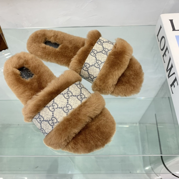 G*u*i slipper