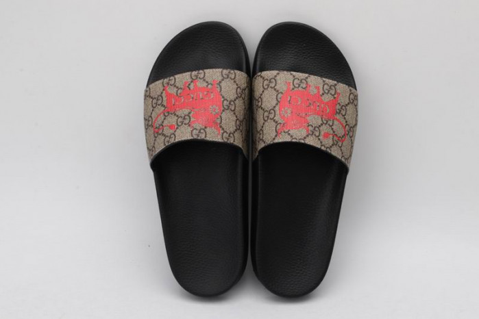 G*u*i slippers
