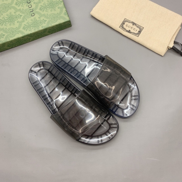 G*u*i slippers