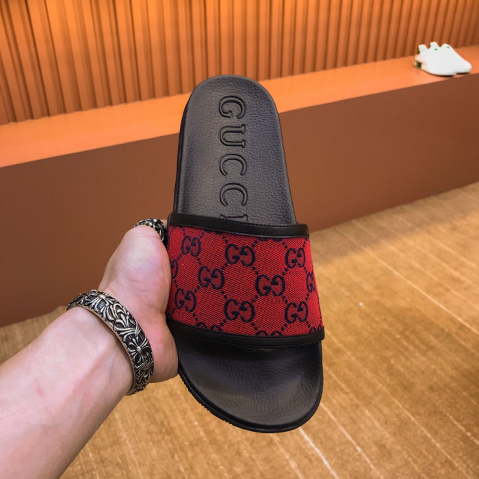 G*u*i slippers