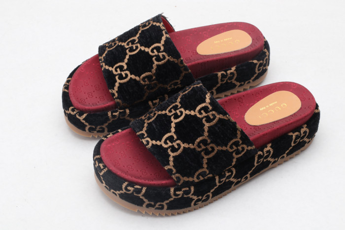 G*u*i slippers