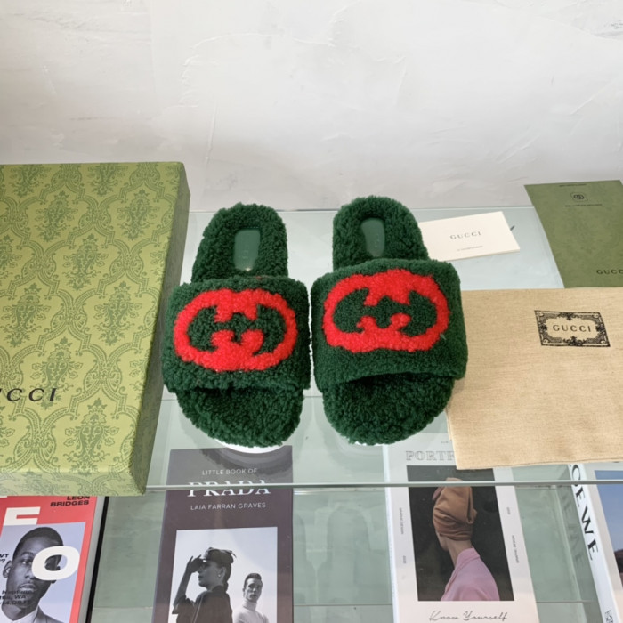 G*u*i slipper