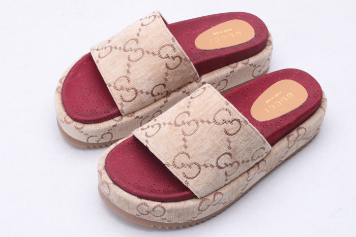 G*u*i slippers