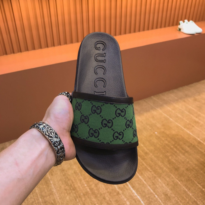 G*u*i slippers