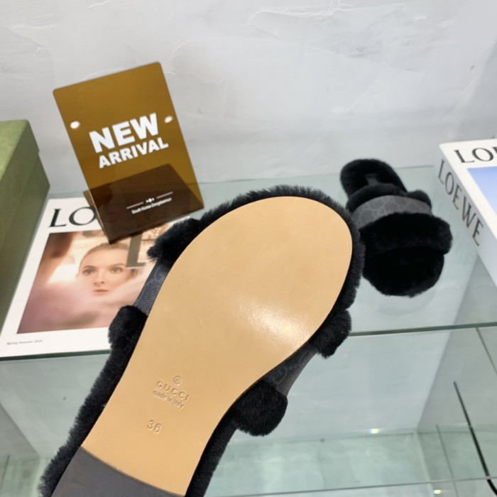 G*u*i slipper