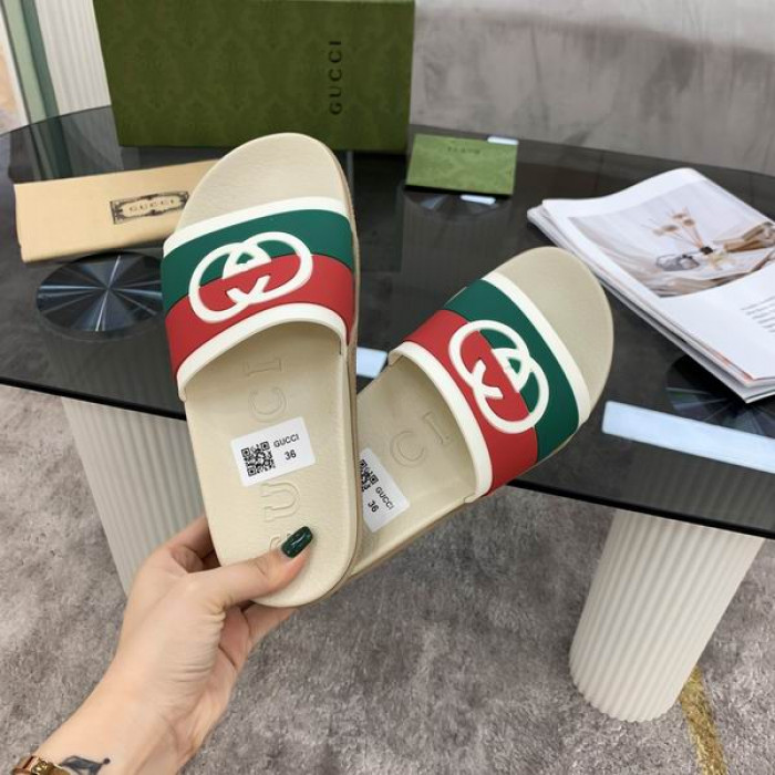 G*u*i slippers