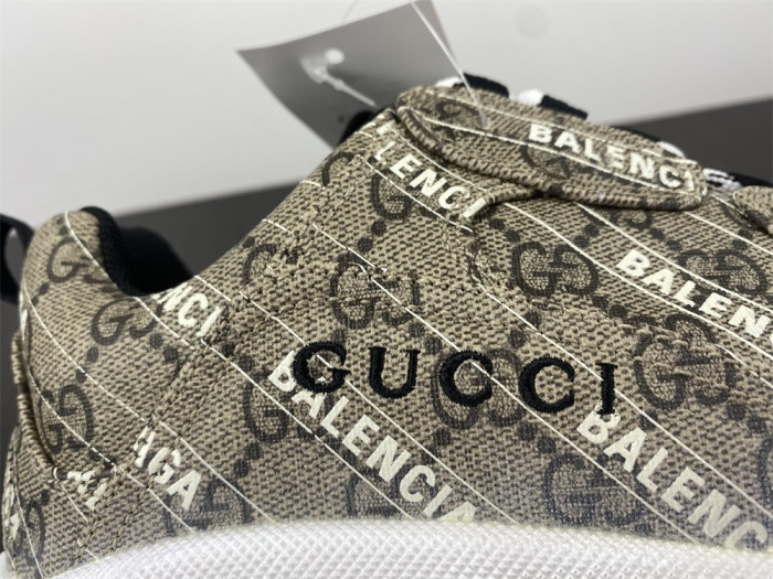 G*u*i*blcg triple s sneaker 677192 ulz10 9795