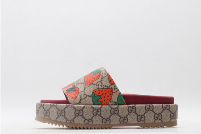 G*u*i slippers