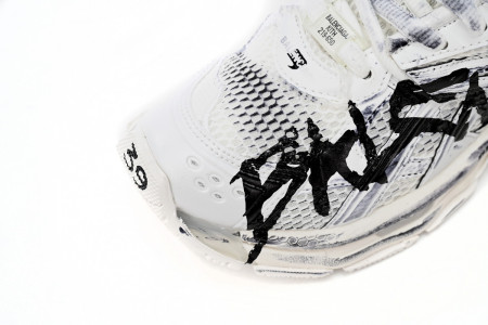 BALCIA Runner Graffiti White