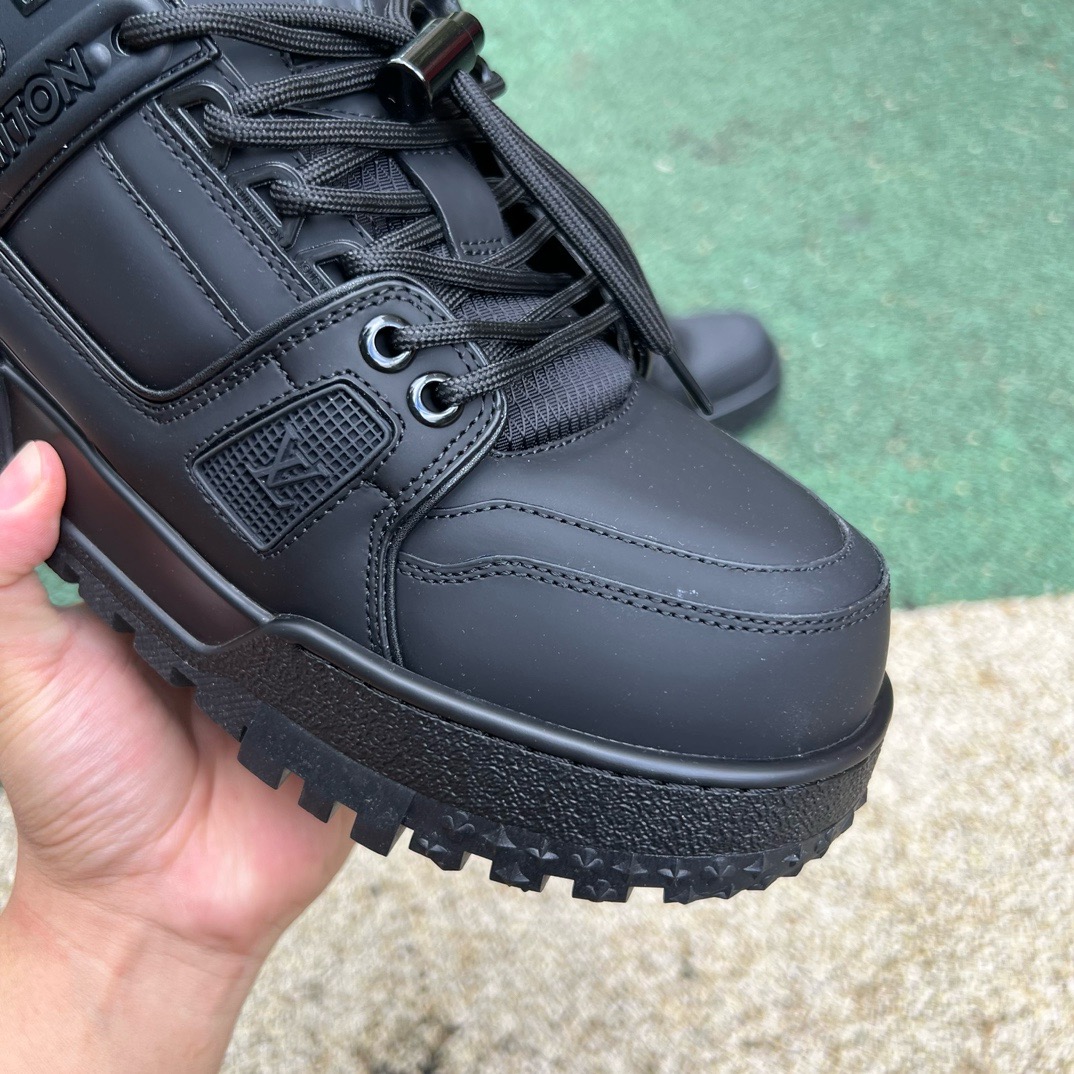 LV TRAINER MAXI all black
