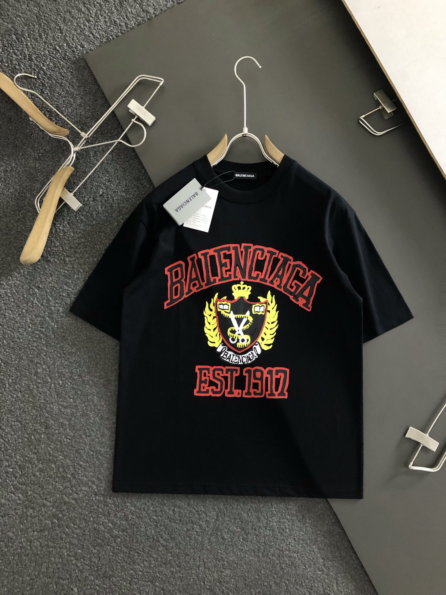 Ba*len*cia*ga t-shirts