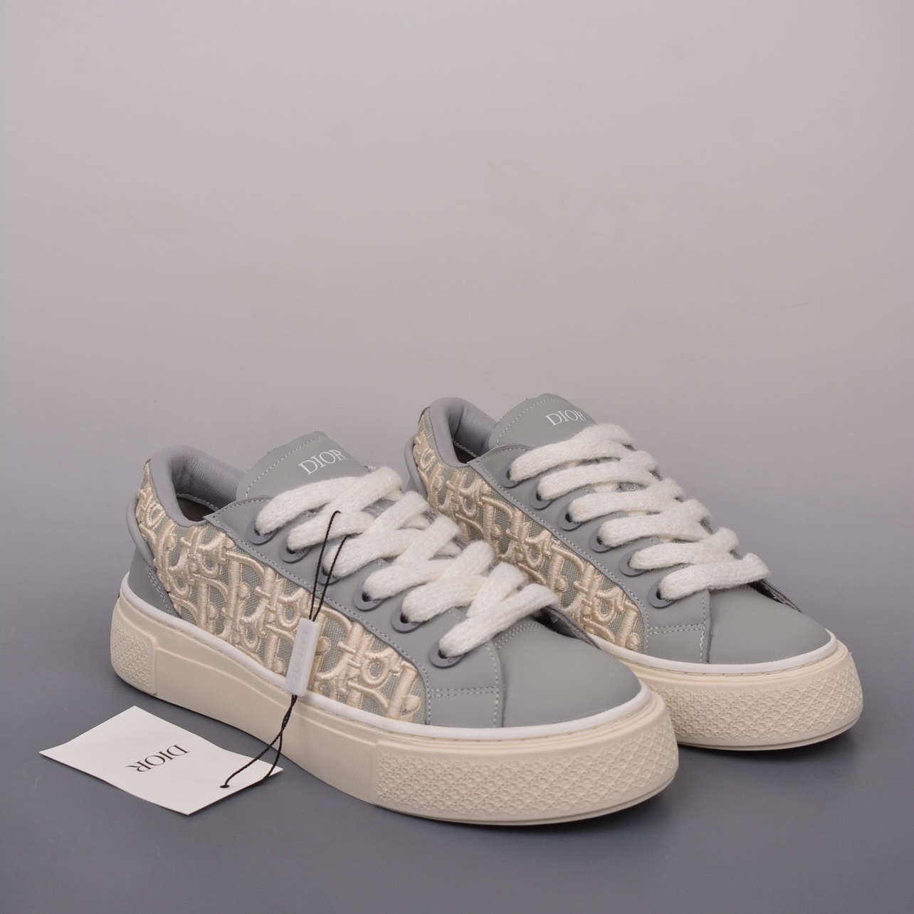 DR B33 SNEAKER