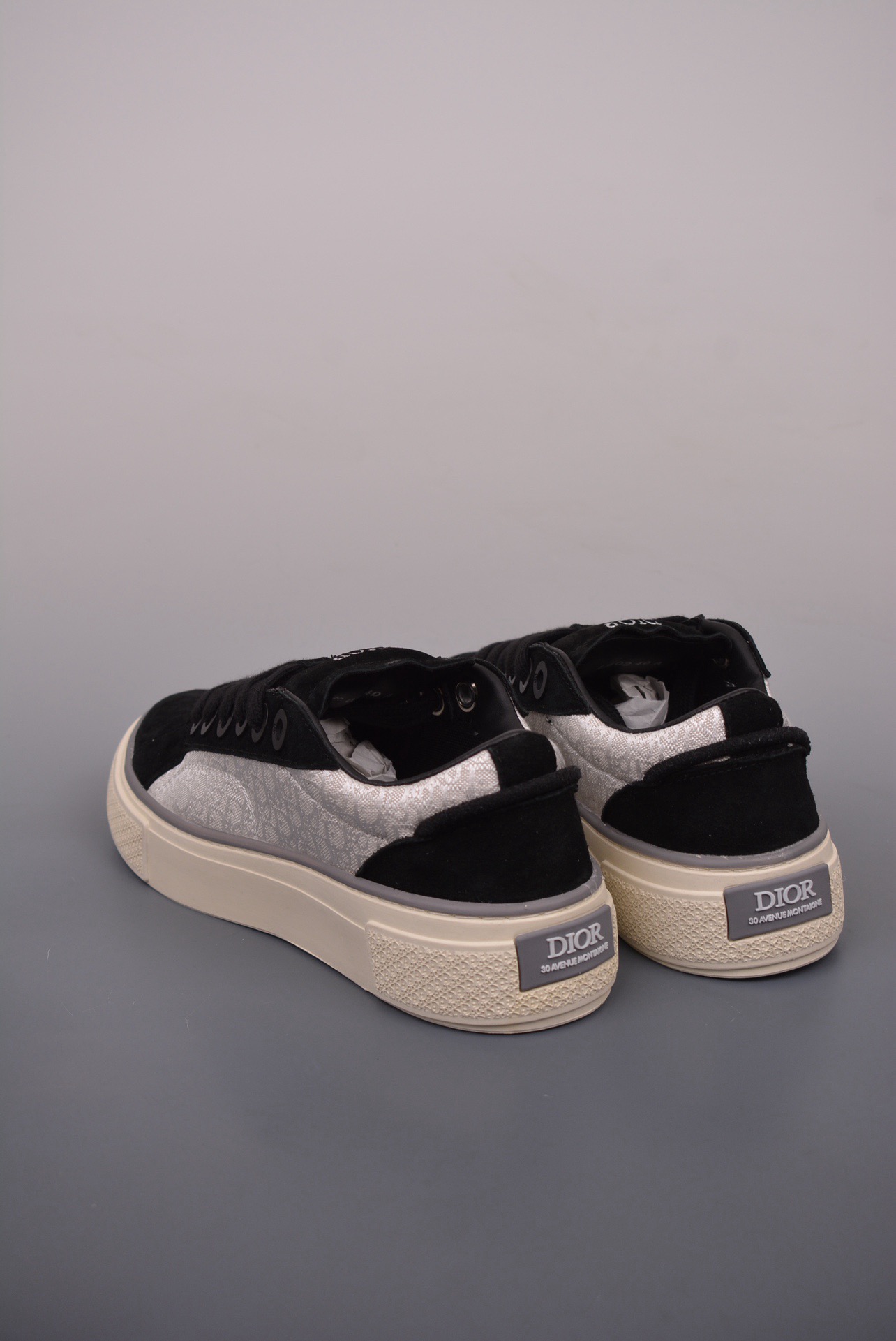 DR B33 SNEAKER
