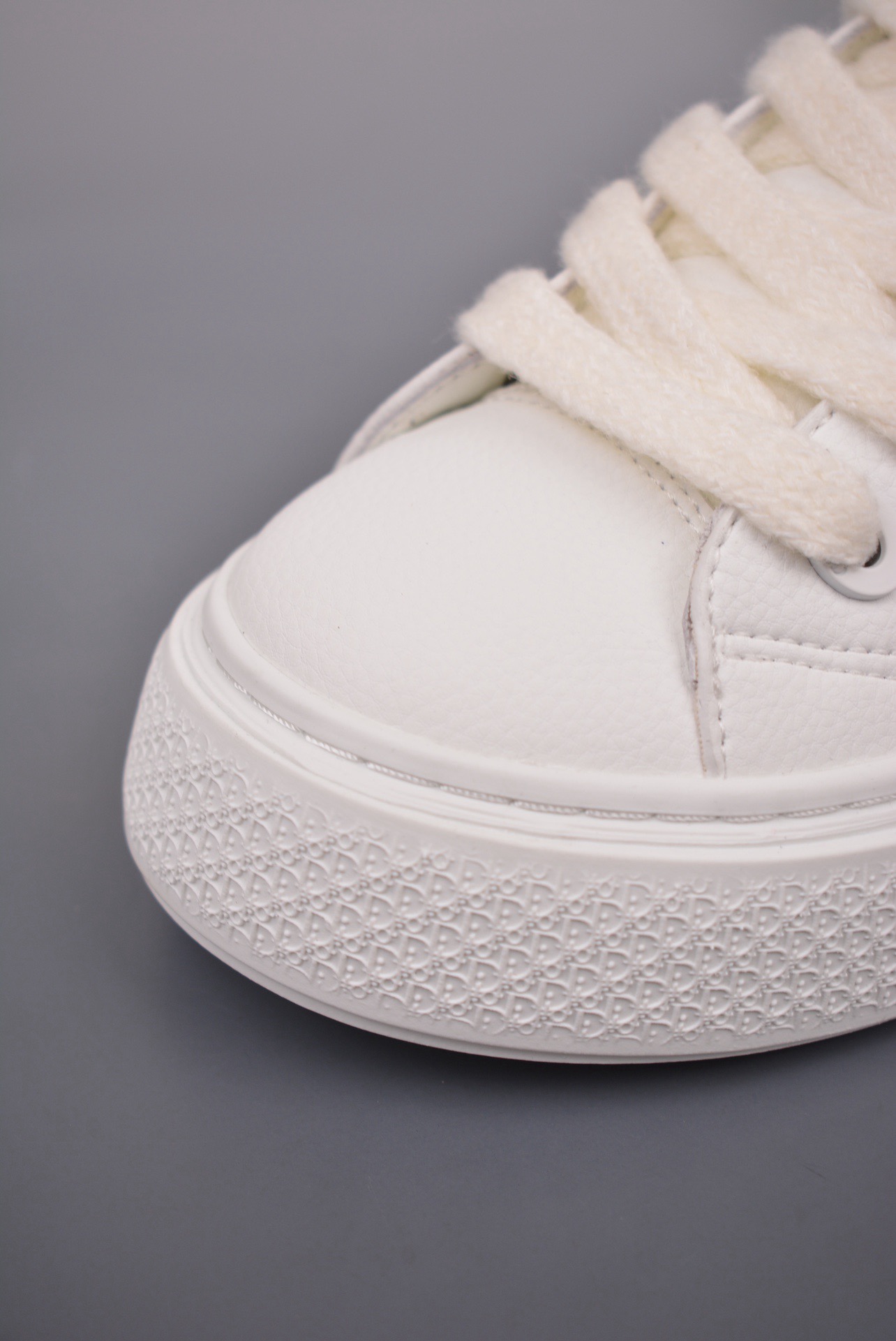 DR B33 SNEAKER