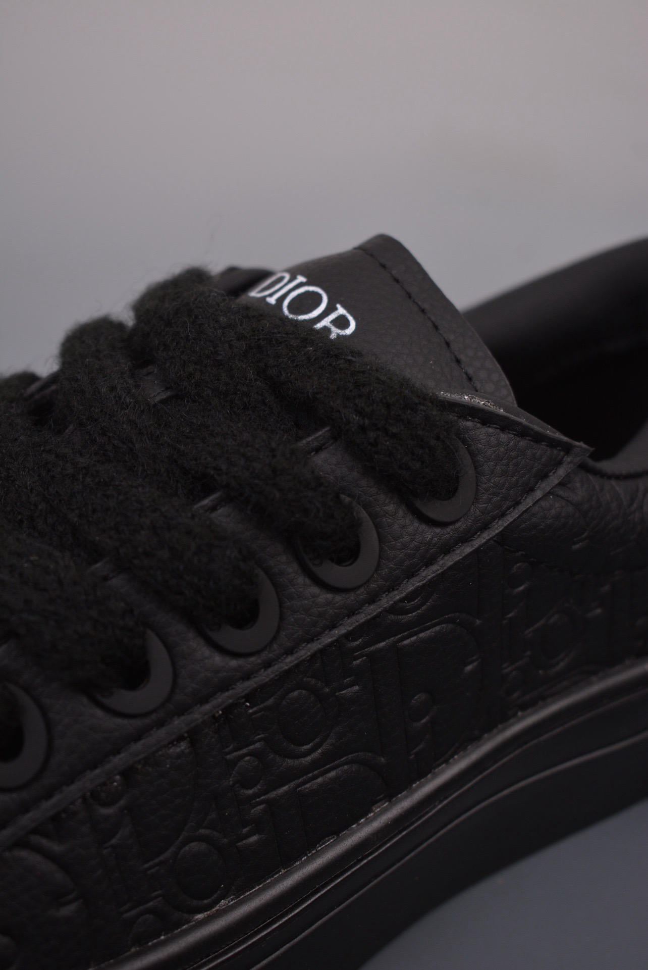 DR B33 SNEAKER