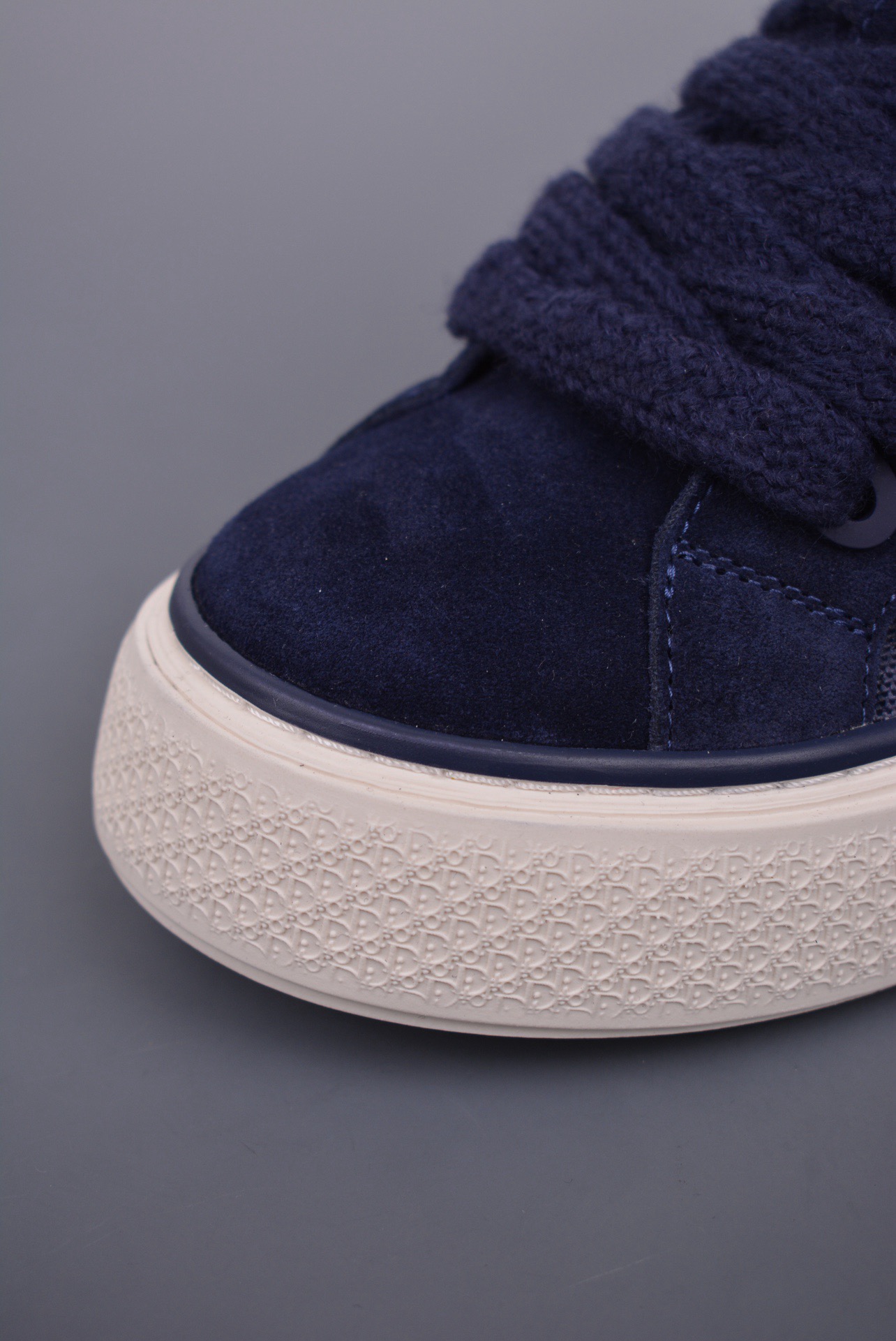 DR B33 SNEAKER