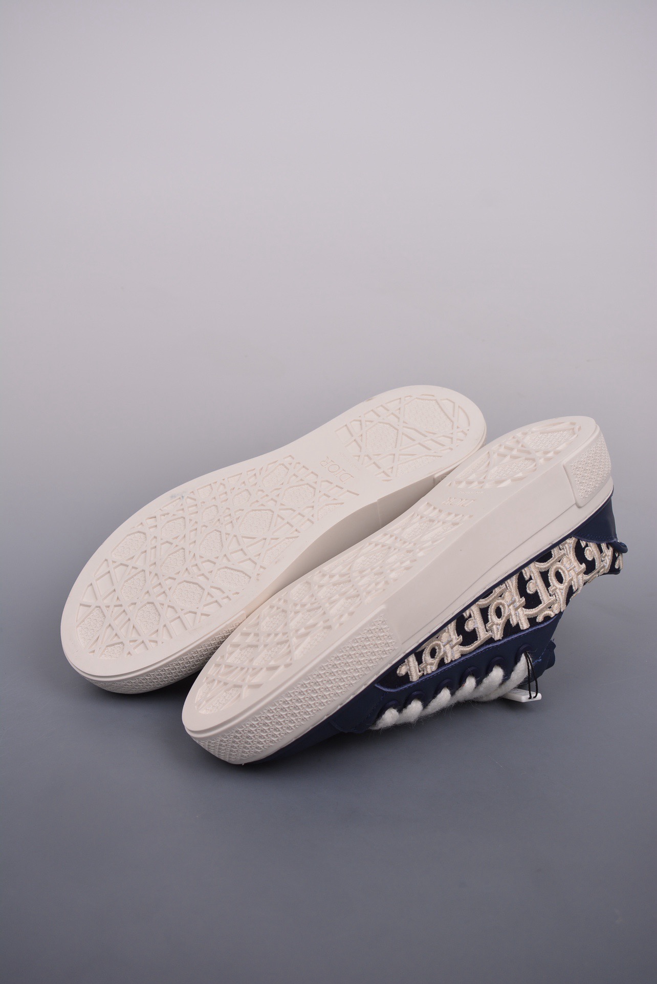 DR B33 SNEAKER