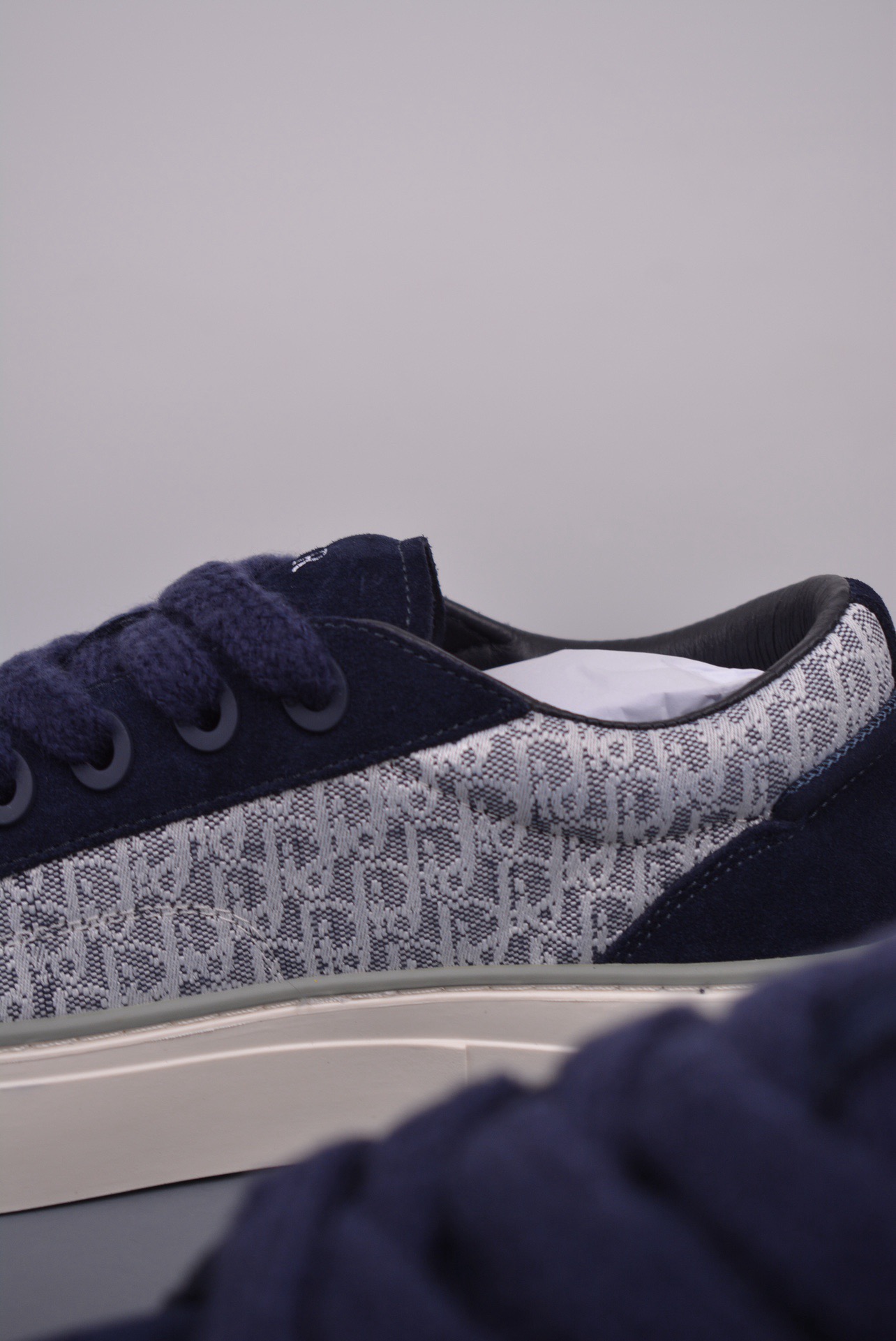 DR B33 SNEAKER