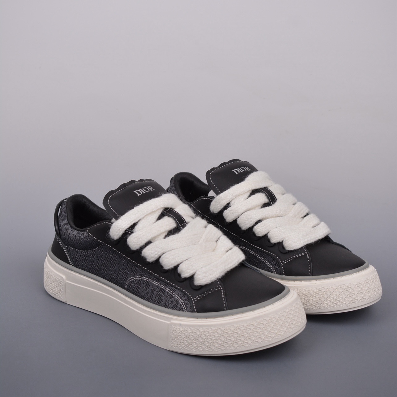 DR B33 SNEAKER