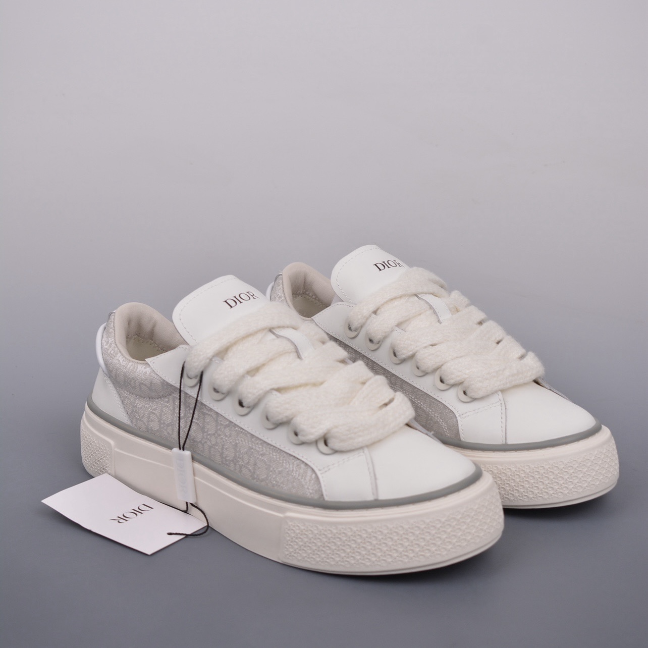 DR B33 SNEAKER