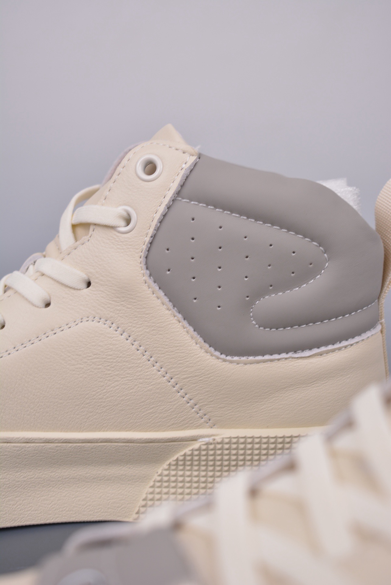 DR B33 SNEAKER