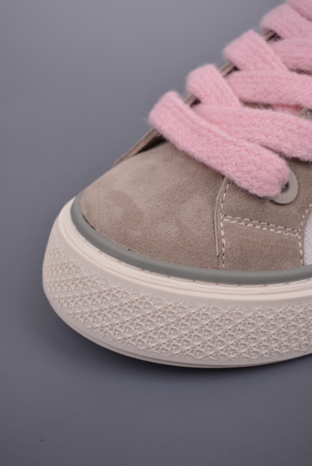 DR B33 SNEAKER